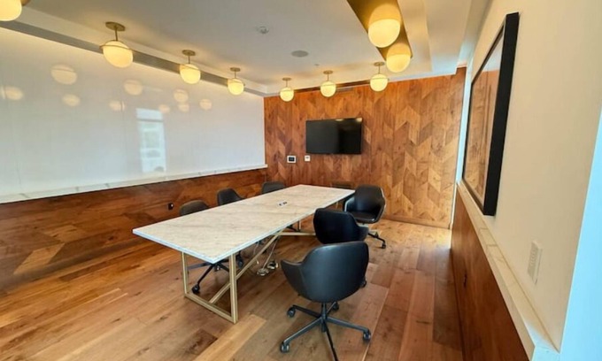 Hollywood Apartment | Luxurious 1BR Suite Near Hollywood Walk Of Fame
