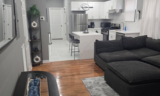 Lower Vailsburg Apartment | Luxurious 2-bedroom apartment with WiFi, AC in tranquil Irvington