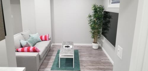 Winnipeg House | Luxurious 2 bedroom basement suite