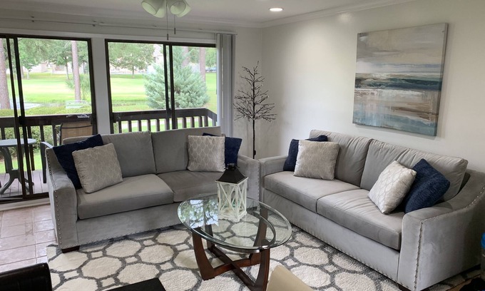 Diamondhead Condo | Luxurious 2-Bedroom Condo with Golf Course View - Unforgettable Getaway!