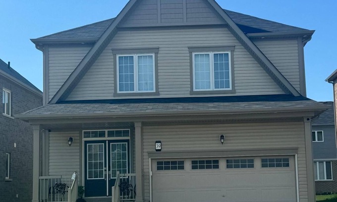 Thorold House | Luxurious 2 Storey 3BR House!