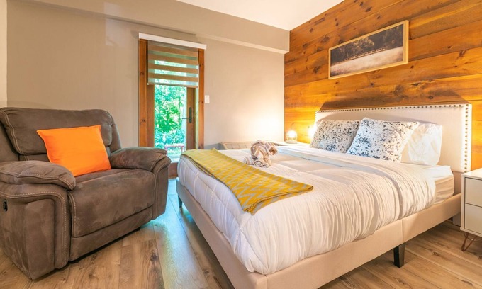 Lambertville House | Luxurious 2-Suite Barn in Lambertville