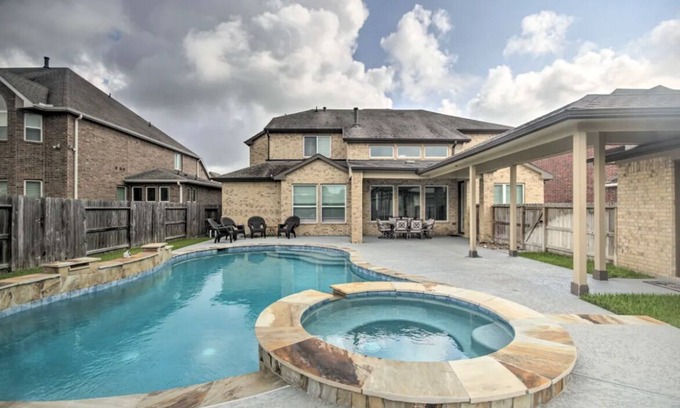 Katy House | "Luxurious 3-Bedroom Mansion with Heavenly Heated Pool and Jacuzzi Retreat"