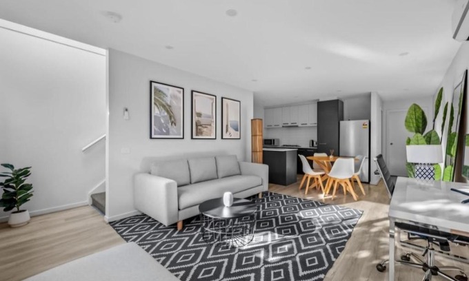 Hadfield House | Luxurious 3- Bedroom Retreat