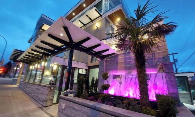 Sunset House | Luxurious 3 Bedroom Townhouse