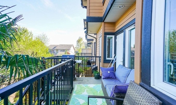 Delta House | Luxurious 3 Bedroom Townhouse in Lovely Ladner BC!