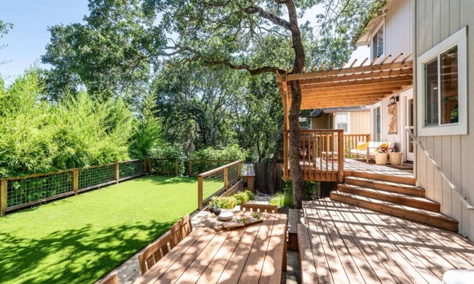 Sonoma House | Luxurious 3 Bedroom with Hot Tub in Serene Sonoma Oasis