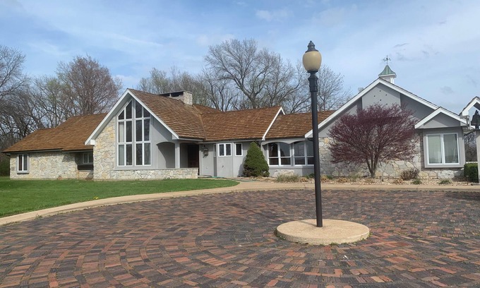 Mitchell House | Luxurious 35-Acre Gated Estate, <15 Min to Downtown St. Louis