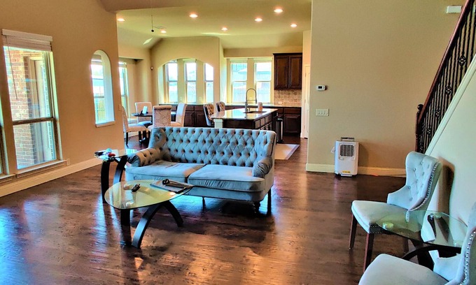Lavon House | Luxurious 3700 sqft 4 beds, 3.5 bath, office, game and media room