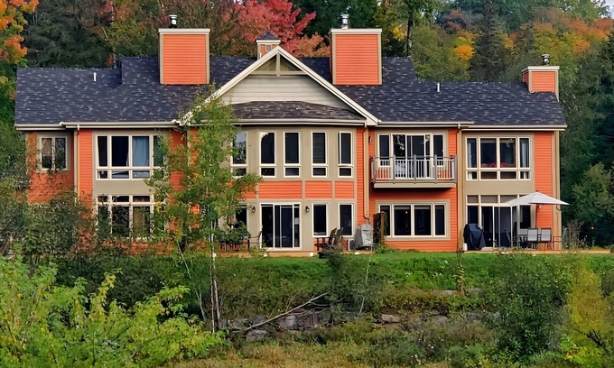 Mont-Tremblant House | Luxurious 4 Bedroom Retreat On la Bete 18th Hole