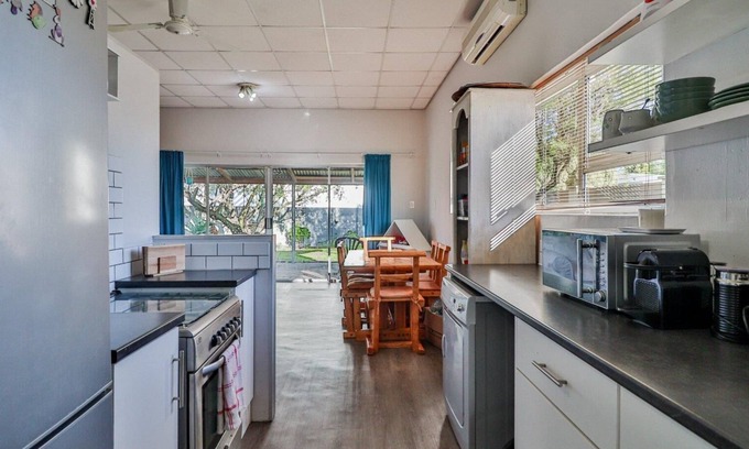 Durbanville House | Luxurious 4 bedroom good for family getaway.