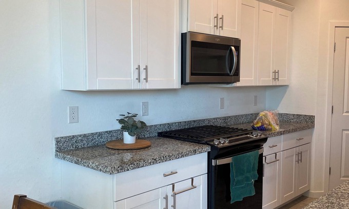Estrella Village House | Luxurious 4-bedroom house in West Phoenix Close to West Gate and Phoenix Raceway