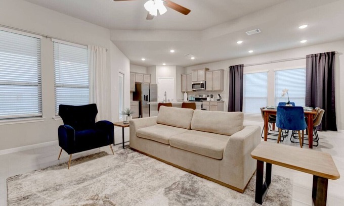 Leon Junction House | Luxurious 4-Bedroom House