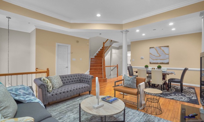 North Potomac House | Luxurious 4 Bedroom Townhome Close to DC Metro Area