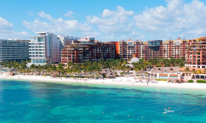 Punta Sam House | Luxurious 4 Diamond Resort - Cancún - Steps from the Beach!