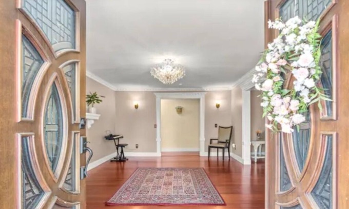 Canton Villa | Luxurious 4 Villa Bedroom