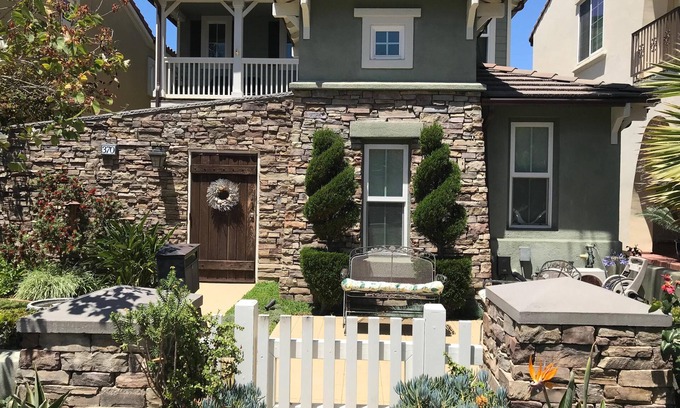 Beach Barber Tract House | Luxurious 4BR Home just steps from Beach-Big Hot Tub,Fire Pit,AC,Bikes,2 K Beds