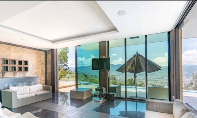 Envigado House | Luxurious 5 bedroom house with beautiful views