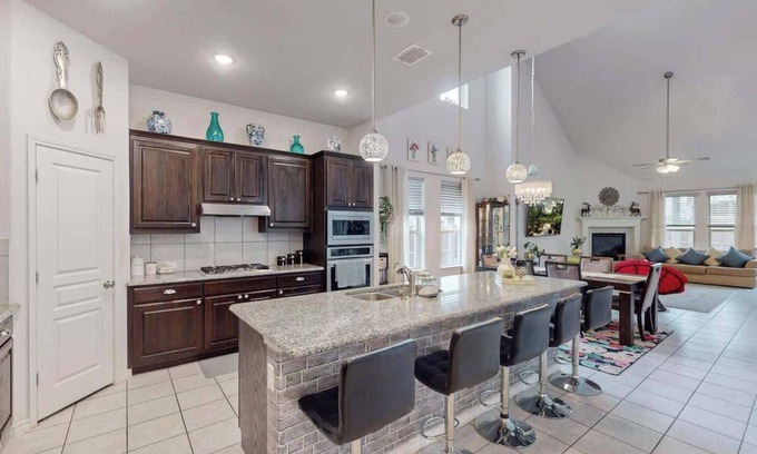 Keller House | Luxurious 5-Bedroom Retreat with Great Amenities