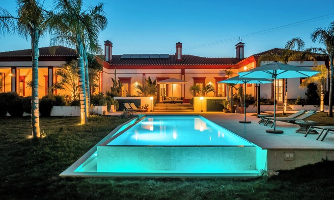 Tomar Villa | Luxurious 5-bedroom villa with AC, saltwater pool and lush gardens in Tomar