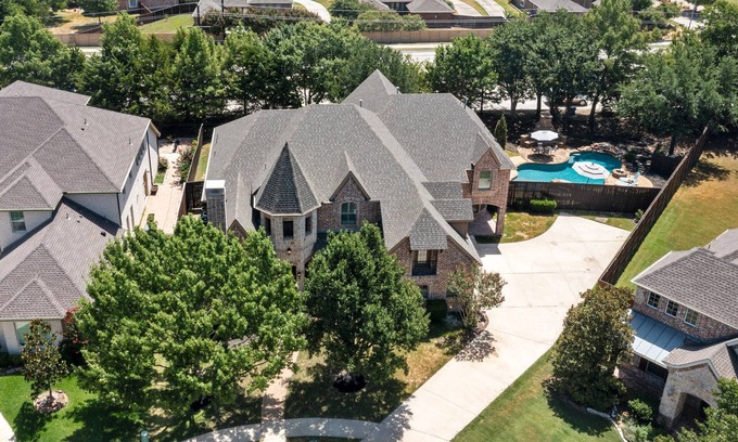 Murphy House | Luxurious 5 BR w/Resort Style Pool & Theater Room in Murphy