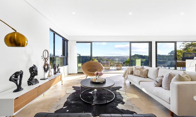 Forestville House | Luxurious 5Bed Sydney Escape w/Pool & Scenic Views- Perfect for Getaway/Retreat