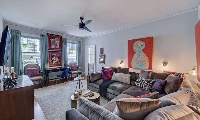 Charlotte Apartment | Luxurious 5BR, 3 King Condos | Historic Elizabeth