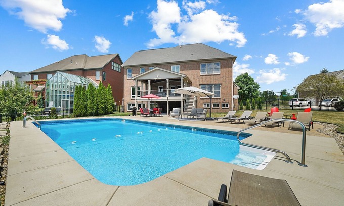 Mason Villa | Luxurious 5BR Pool Paradise in Mason