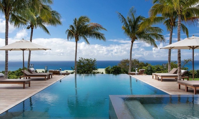 Gouverneur Villa | Luxurious 6 BDRM Blue Villa w Tennis Court