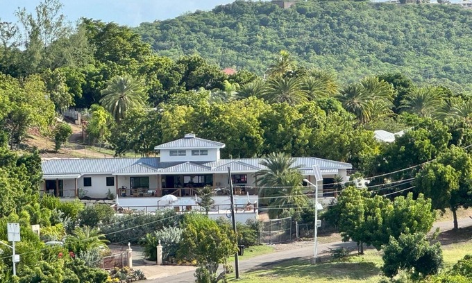 Freemans Bay Villa | Luxurious 6 bed Villa in the heart of English Harbour, Pool, Aircon, Beach close