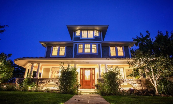 Newlands House | Luxurious 6 bedroom Residence, A+ Outdoor spaces Walk to Pearl St, Mt. Sanitas