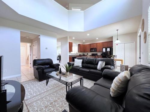 Veranda Palms House | Luxurious 6Bd Pool Haven Refreshing and Chic-4464N home