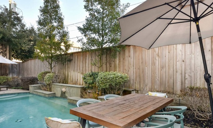 Shady Acres House | Luxurious 6BR/3.5 Wifi And Pool