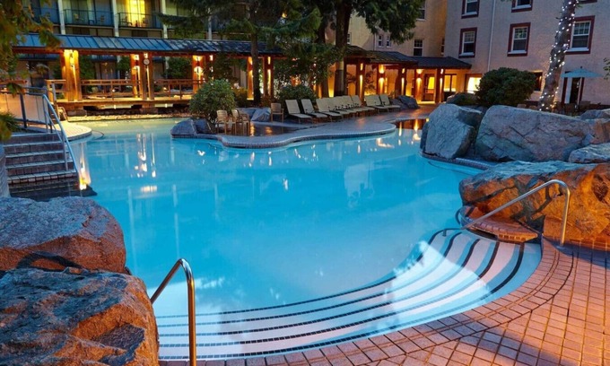 Abbotsford House | Luxurious 6BR, 5BA|Arcade|Fire Table| Near Airport