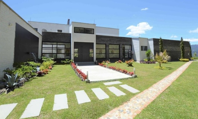 Retiro Villa | 💎Luxurious and beautiful mansion with hot pool 🔥