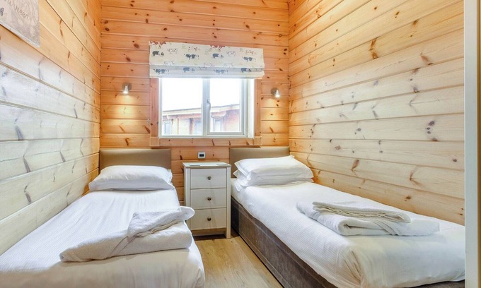 Hollym Ski Chalet | Luxurious and contemporary Finnish log lodge.