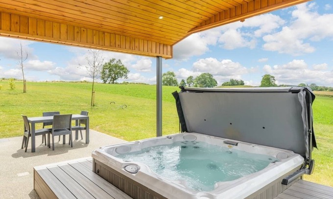 Hundall Ski Chalet | Luxurious and contemporary lodge with stunning countryside views.