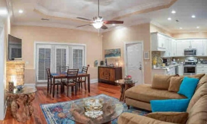 Graysville House | Luxurious and Upscale 2 Bedroom Home Apartment with Huge Office