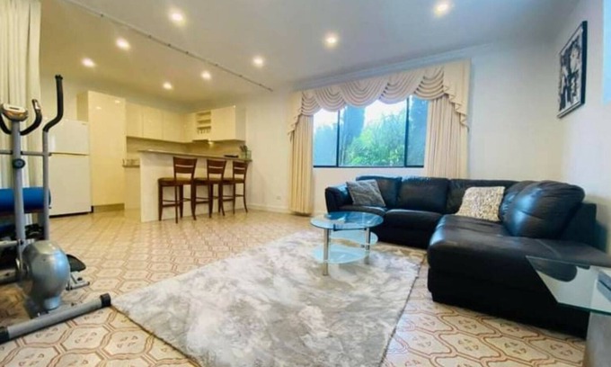 Glenroy Apartment | Luxurious Apartment, 9-min from Airport 2BR 2BA