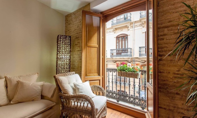 Trinitat Apartment | LUXURIOUS APARTMENT IN HISTORIC TOWN 2 bedrooms+ 2 bathrooms