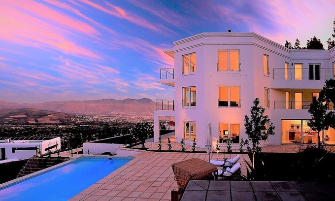 Somerset West Apartment | Luxurious apartment for 2 with dreamlike panorama view