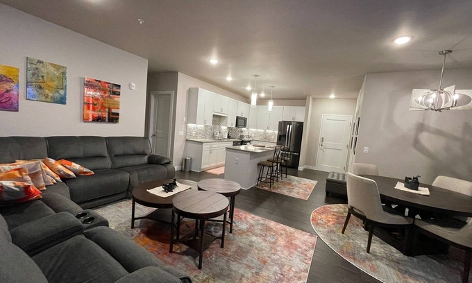 Sheboygan Condo | Luxurious artistic 2 bed - 2 bath Condo; feel like living by the Coast!