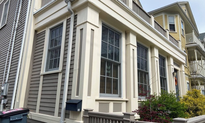 Inman Square House | Luxurious award-winning king-size bedroom suite in Central Cambridge
