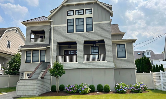 Avon House | Luxurious Bay Head Rental. Close to beach with Pool and Spa!