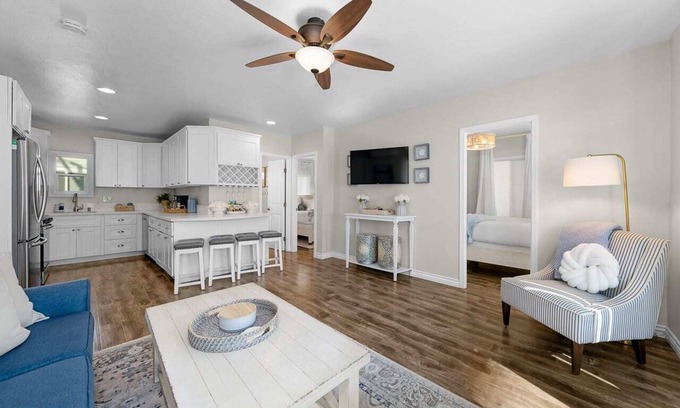 Mission Beach Condo | Luxurious Beach Retreat Just 100 steps to the sand