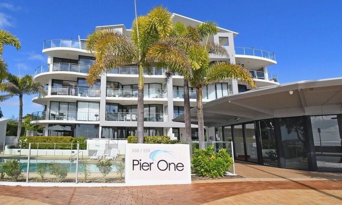 Scarness Apartment | Luxurious Beachfront Apartment