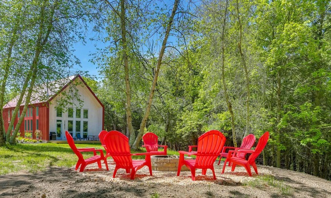 Cochecton House | Luxurious Bethel Wellness Retreat w/ Yoga Studio!