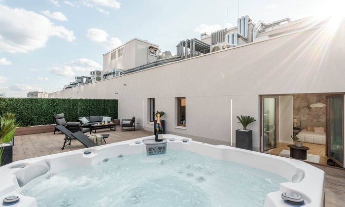 Praga Poludnie Apartment | Luxurious Brand New! Private Jacuzzi + Terrace + Parking