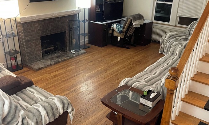 Brookfield House | Luxurious Brookfield Zoo 3-4 bedroom cape cod in the heart of Brookfield, IL