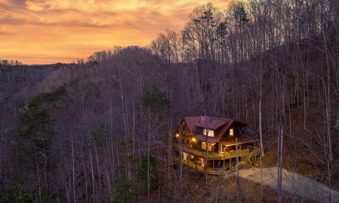Stanton Cabin | Luxurious Cabin Across From The Red River Gorge, In The Natural Bridge Area